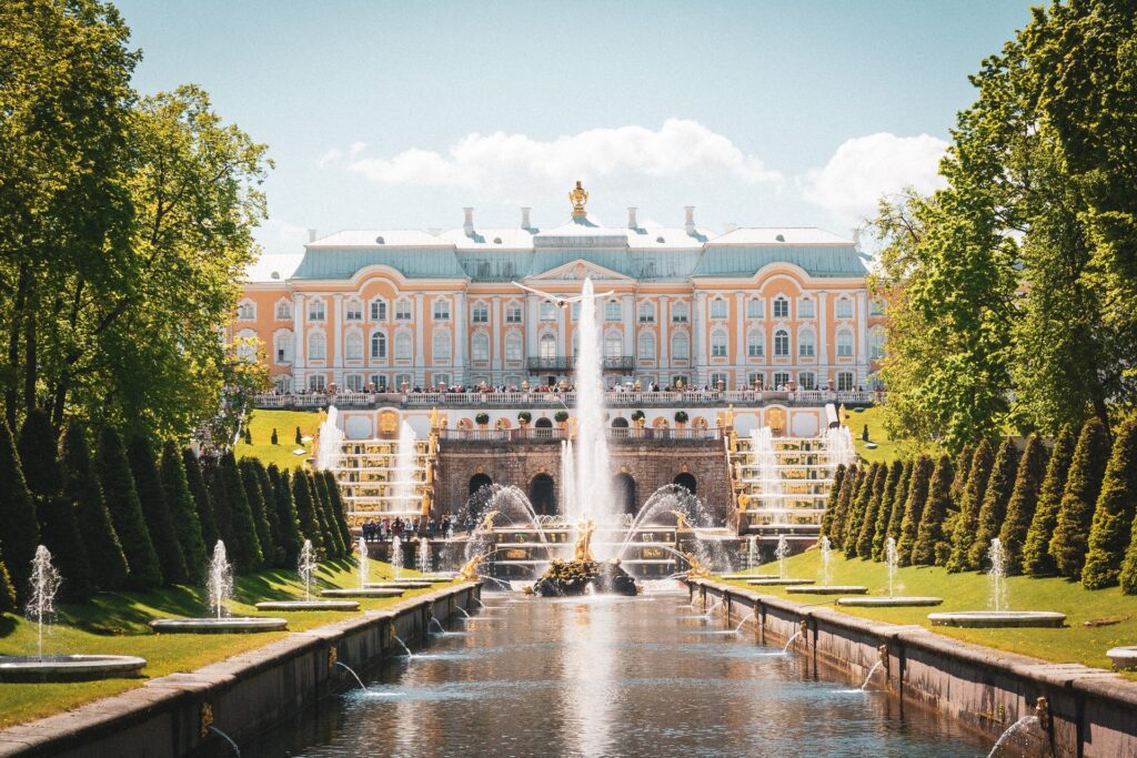 Afbeelding van het peterhof paleis in Sint Petersburg